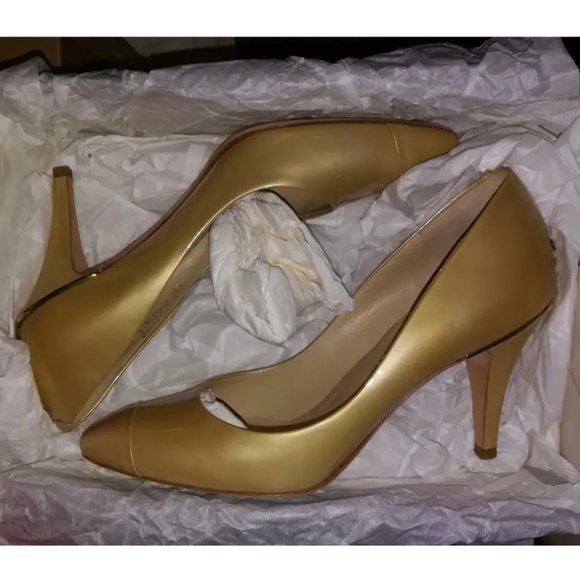 Chanel 36 Beige Patent Leather Silver CC Logo Pumps - Picture 2 of 11